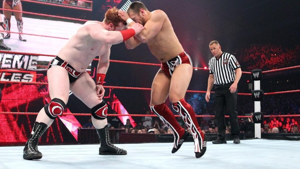 Sheamus and daniel bryan battle during their world heavyweight championship match at wwe extreme rules 2012 as the referee watches closely.